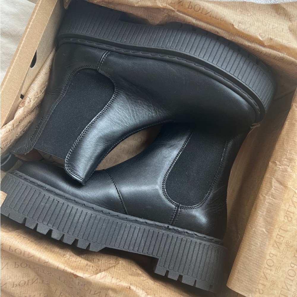 BRAND NEW IN BOX Ten Points Leather Chealsea style boots  - black size 37